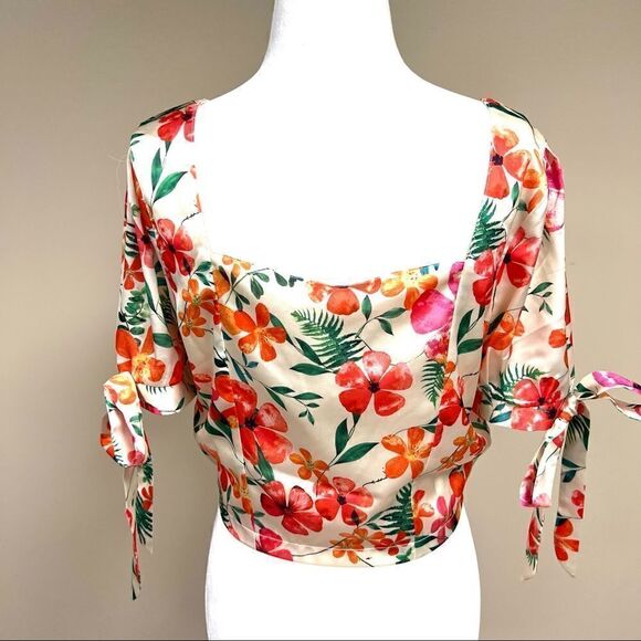 COPY - Honey Punch flower print cropped top. Size Med - Picture 7 of 9